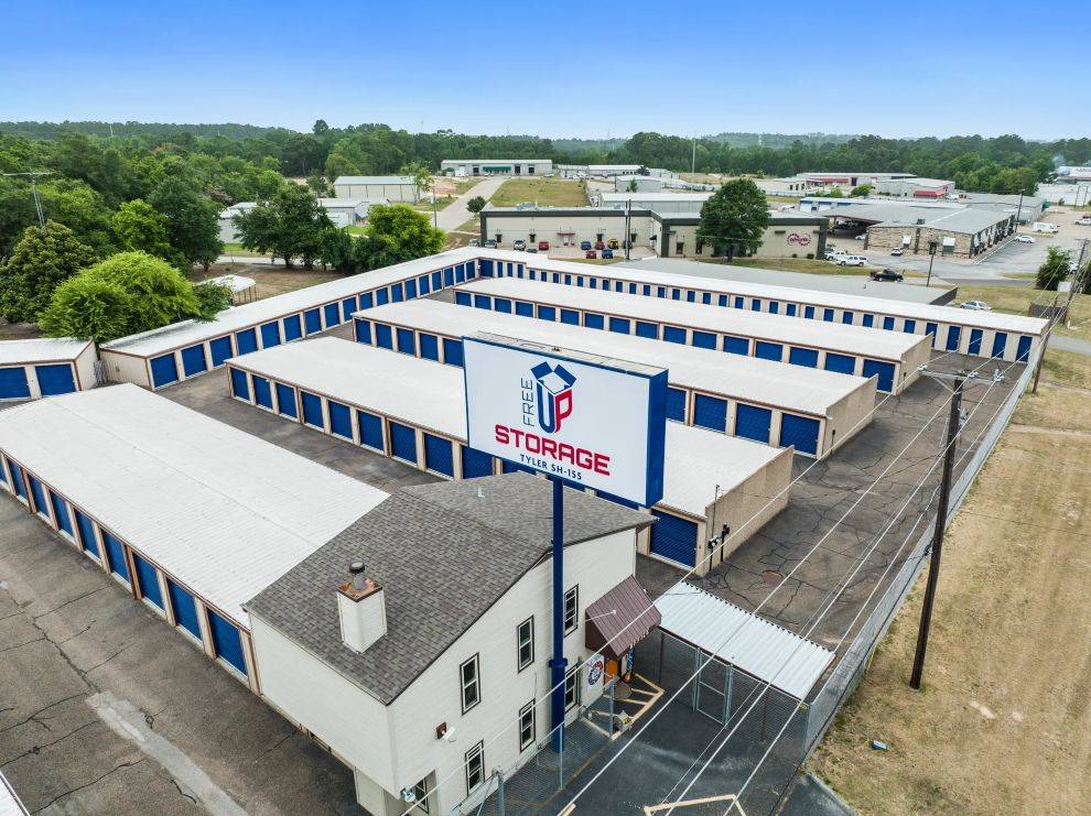 FreeUp Storage Tyler SH-155 - Frontage